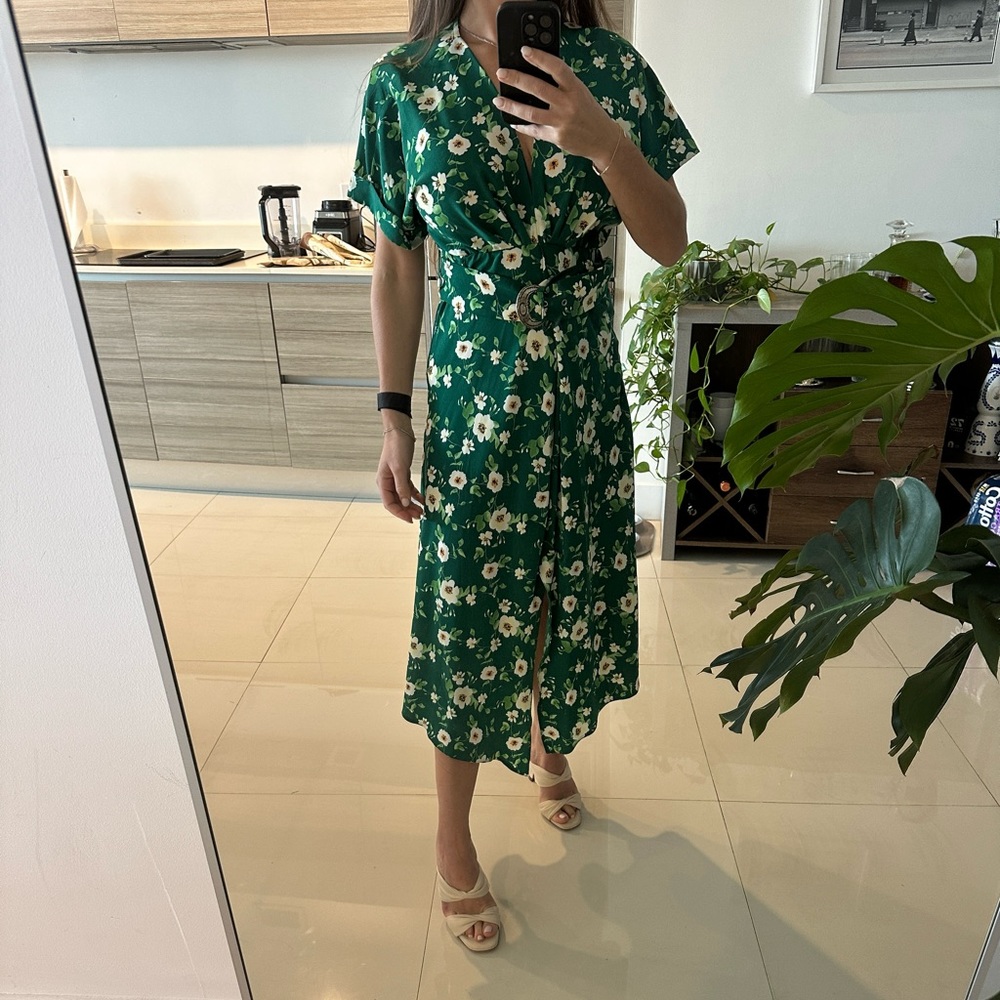 Green floral dress with belt (Size 38 FR)